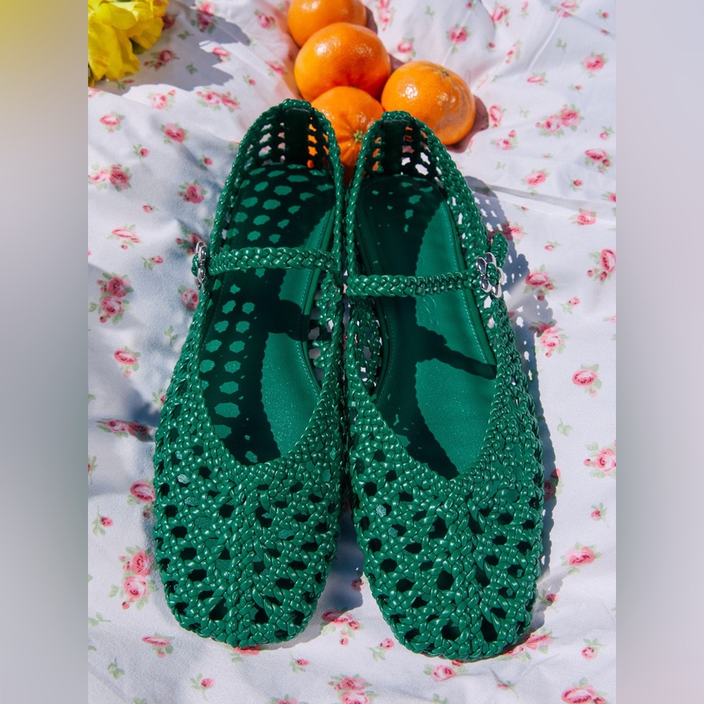 LISA SAYS GAH Candice Shoe in Green - Picture 2 of 16
